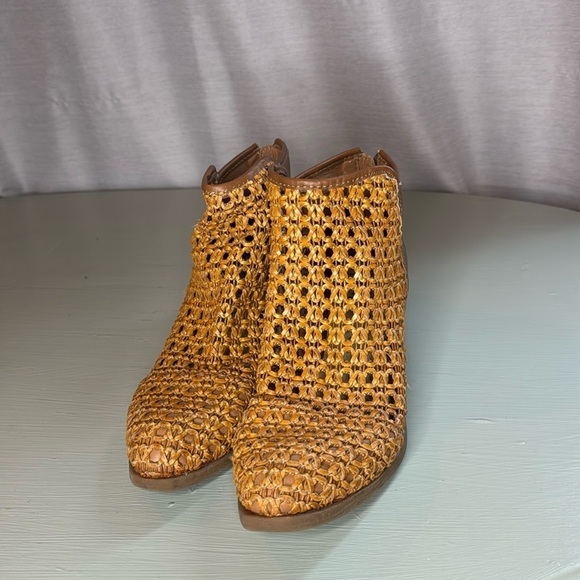 DOLCE VITA WOVEN RATTAN BOOTS (8) - Picture 1 of 7